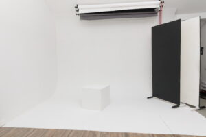 Циклорама в фотостудии Жуковский Раменское предметная фотосъемка на идеальном 100% белом фоне для Wildberries Яндекс.Маркет Ozon